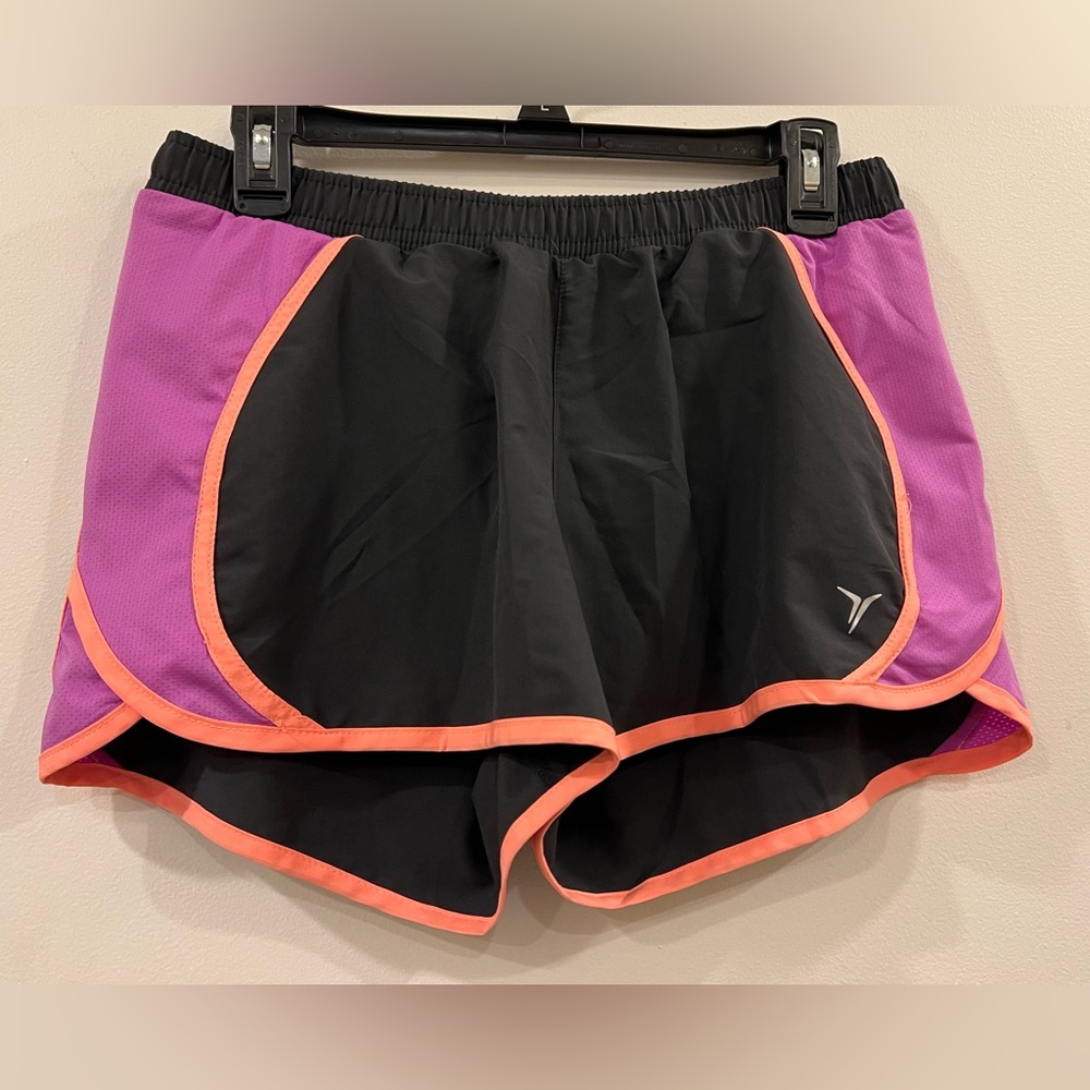 Old Navy Active shorts with built-in bikini lining & pocket, size Small